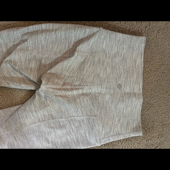 Lululemon leggings grey &white with mesh sides, size 2. - Picture 4 of 5